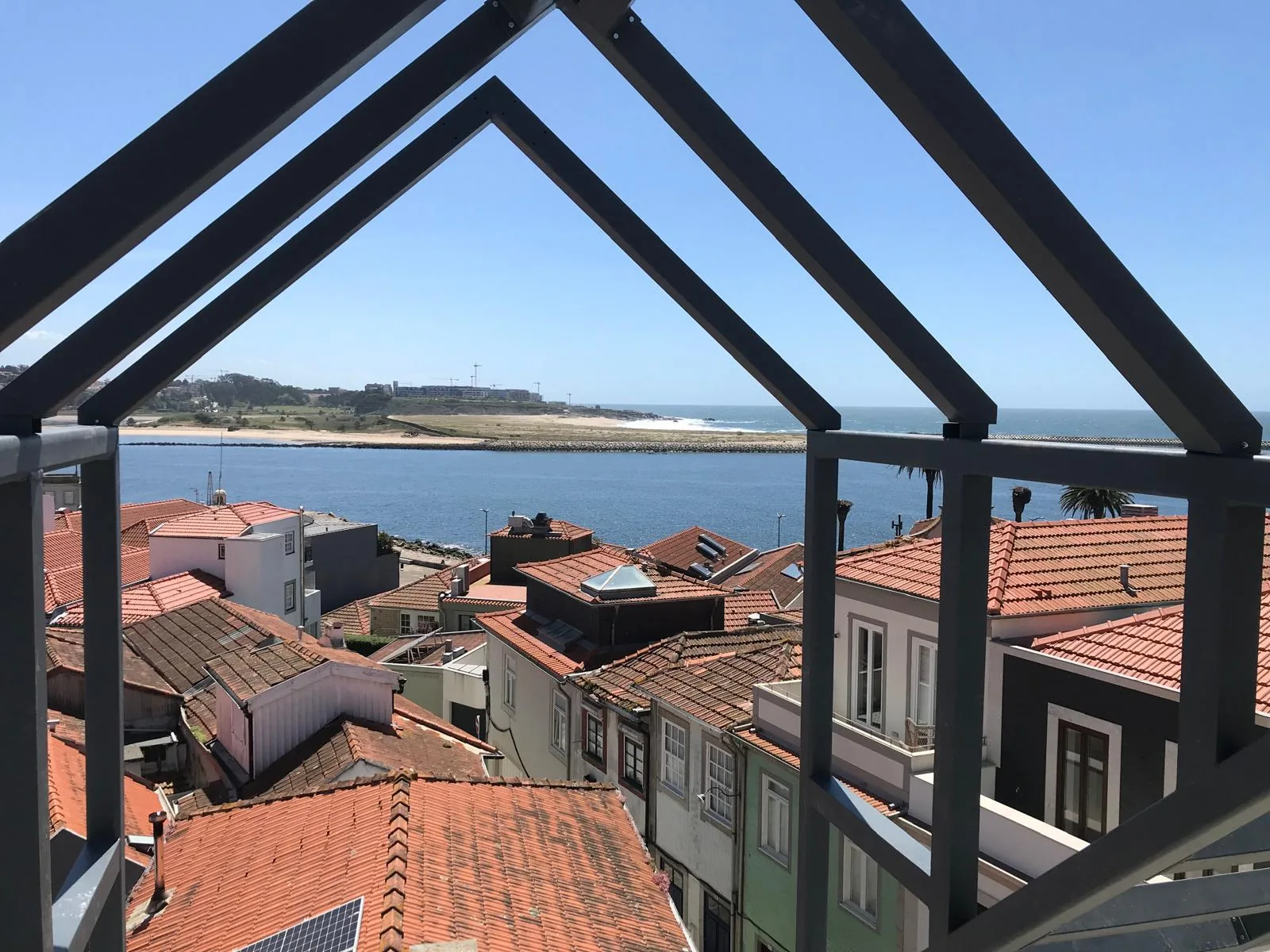Estrutura metálica de cobertura na Foz do Douro